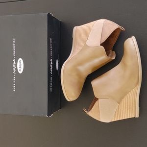 Dr. Scholl's Tan Wedge